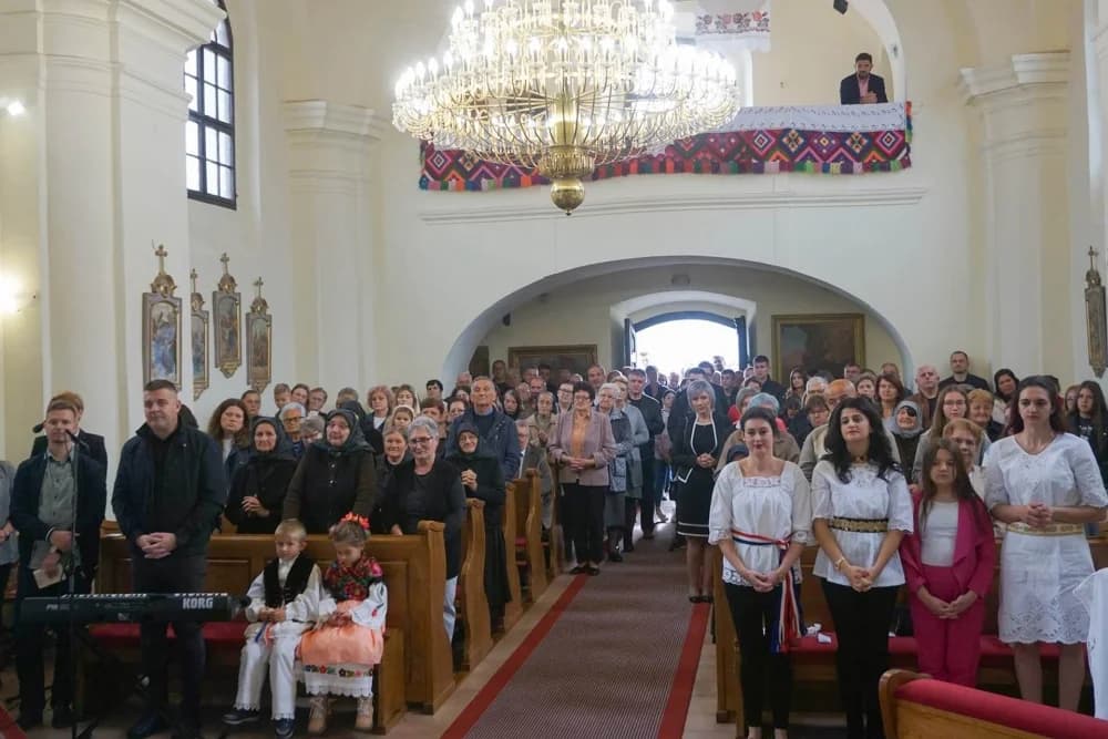 Biskup Martinović blagoslovio novi oltar i ambon u Dubočcu