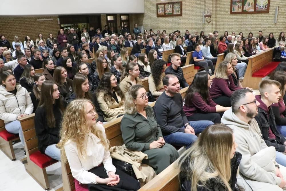 ’Svetost pobjeđuje’: Mladi Požeške biskupije na Holywin-u u Požegi