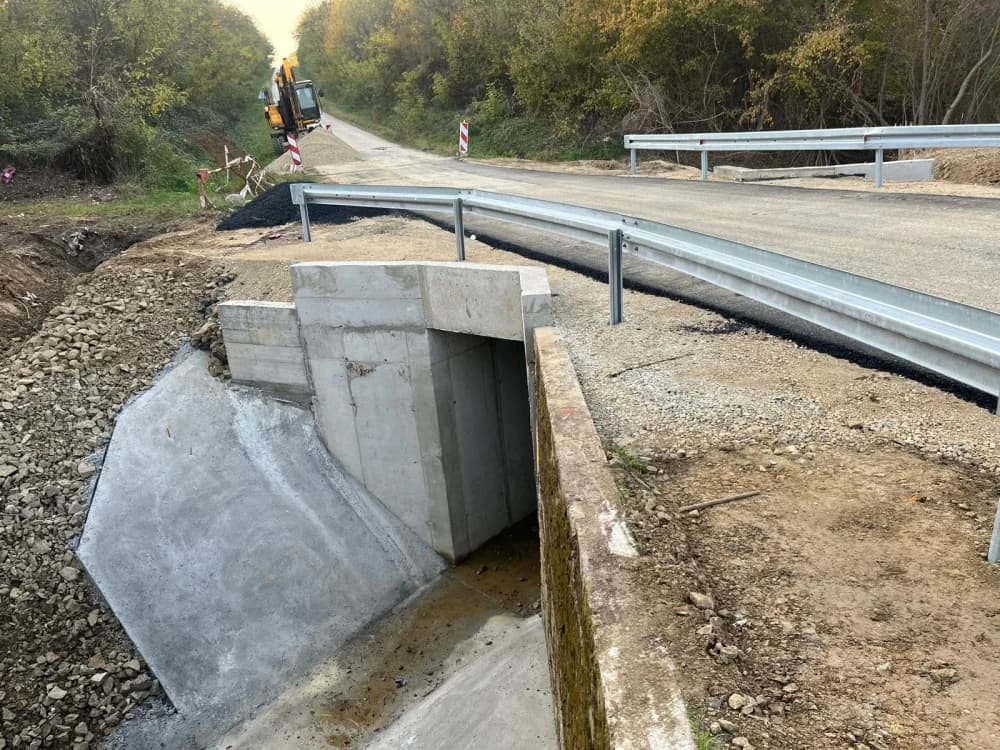 Završetak najavljen za kraj kolovoza, eventualno rujna. Prođe listopad, a dođe i studeni, radovi još traju