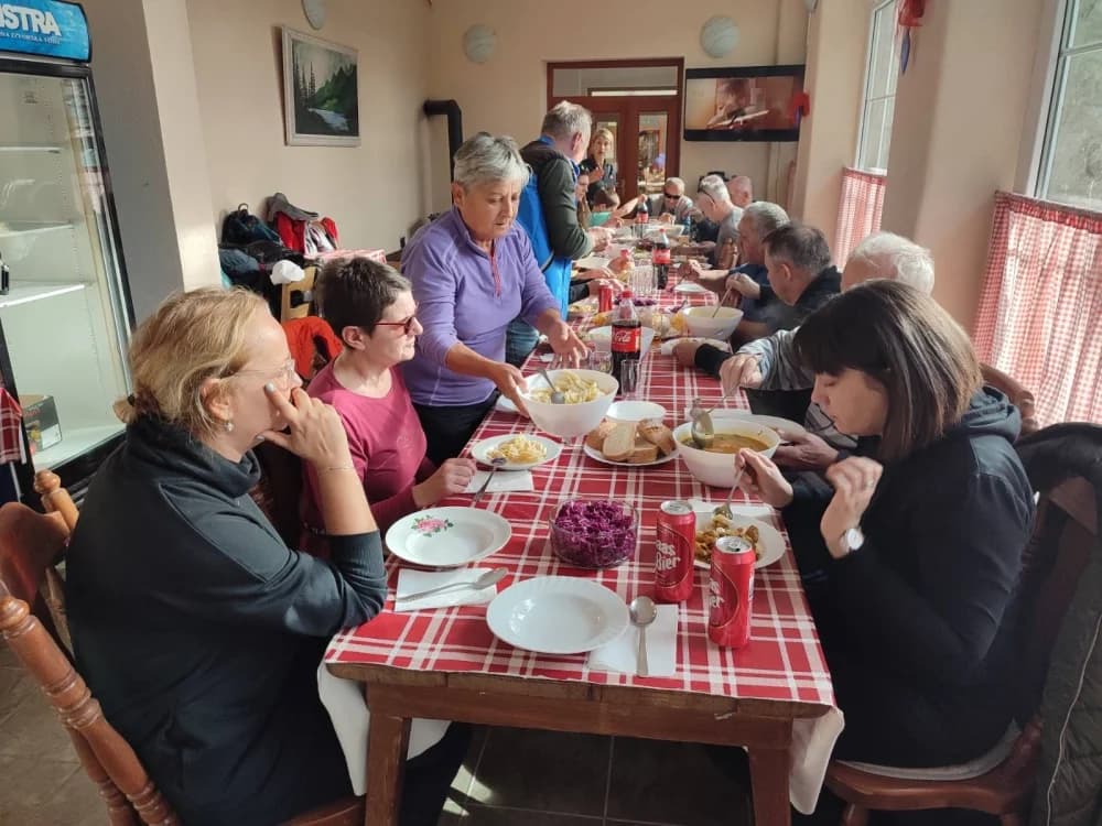 Vrijednim rukama do uređenih objekata: Požeški planinari u akciji