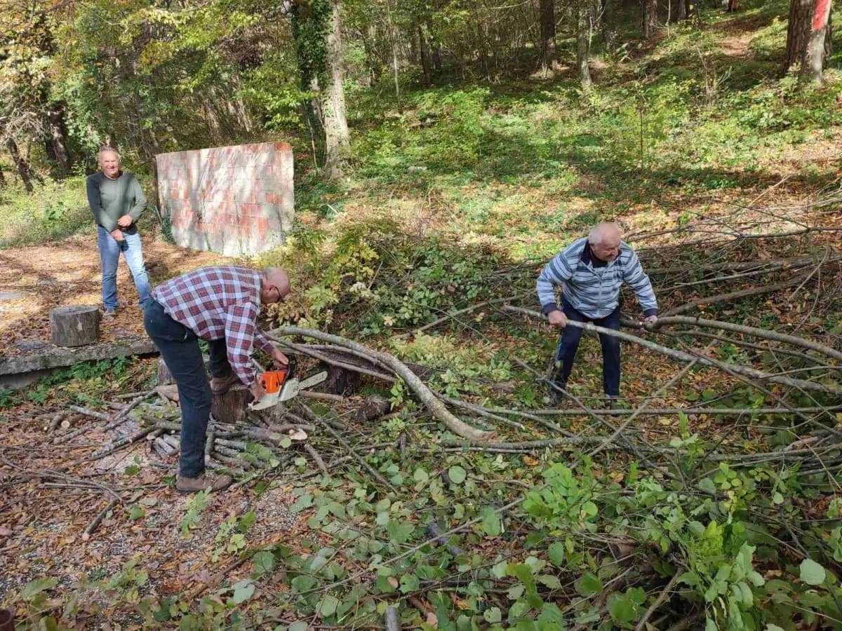 Vrijednim rukama do uređenih objekata: Požeški planinari u akciji