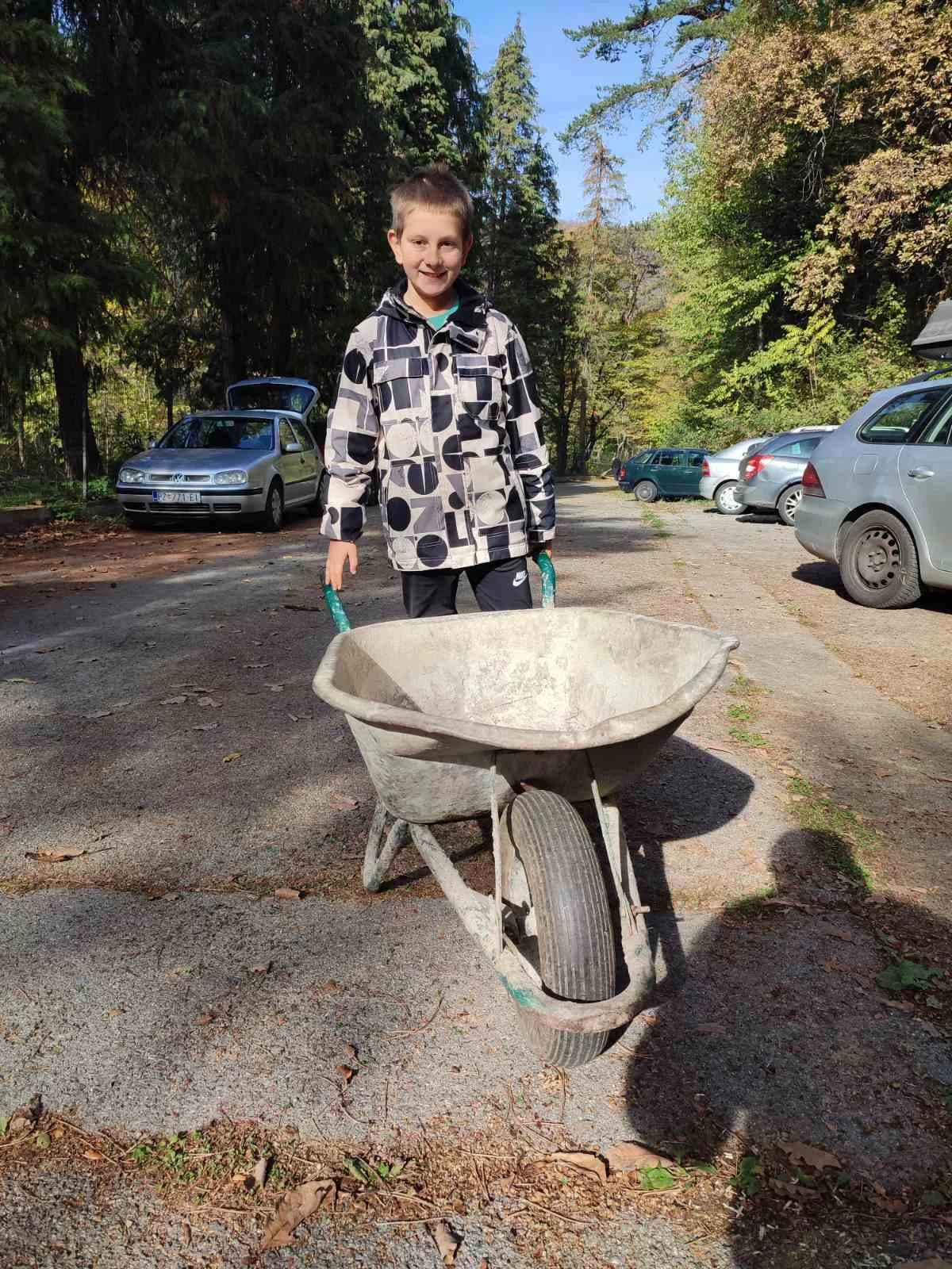 Vrijednim rukama do uređenih objekata: Požeški planinari u akciji