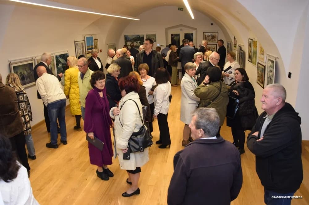 Otvorena „Kolektivna izložba slika“ Ličkog zavičajnog društva „Vila Velebita“