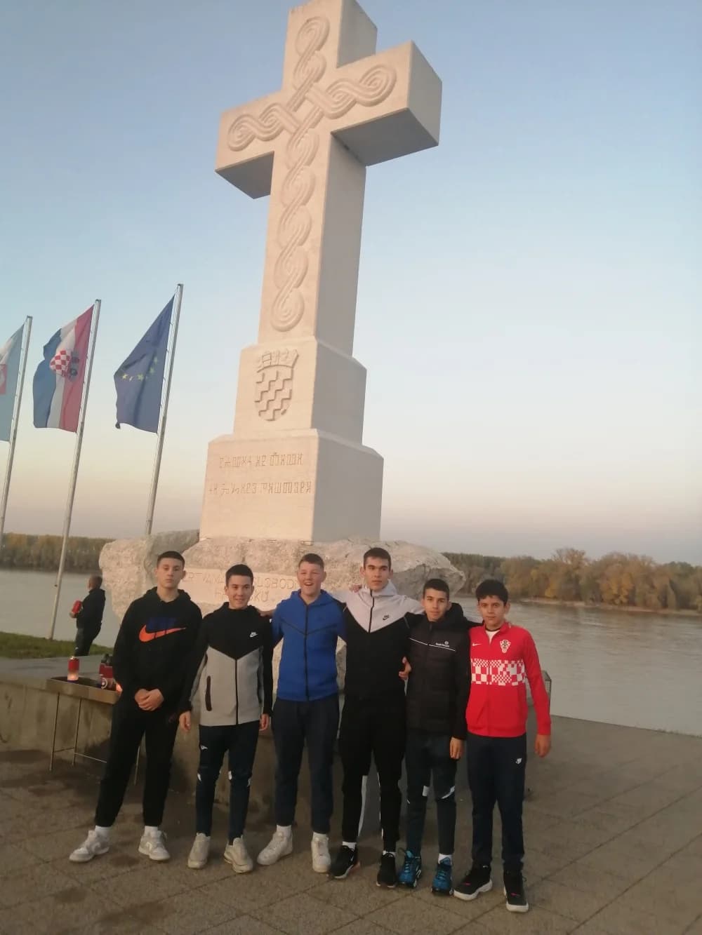 Učenici Katoličke škole na Biciklijadi do Vukovara