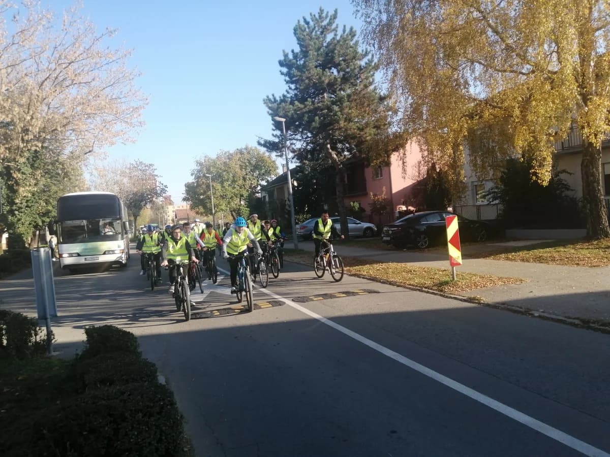 Učenici Katoličke škole na Biciklijadi do Vukovara