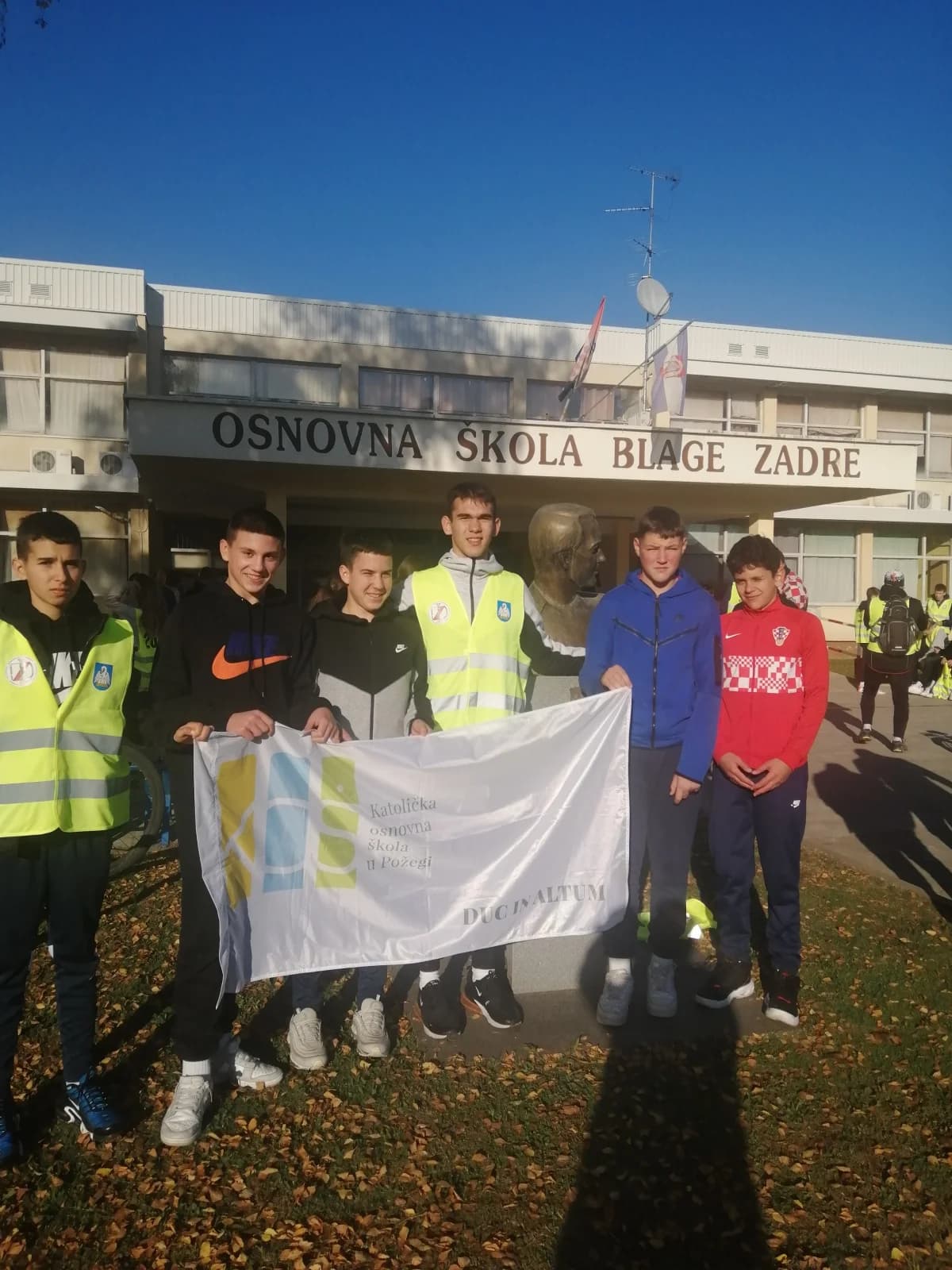 Učenici Katoličke škole na Biciklijadi do Vukovara
