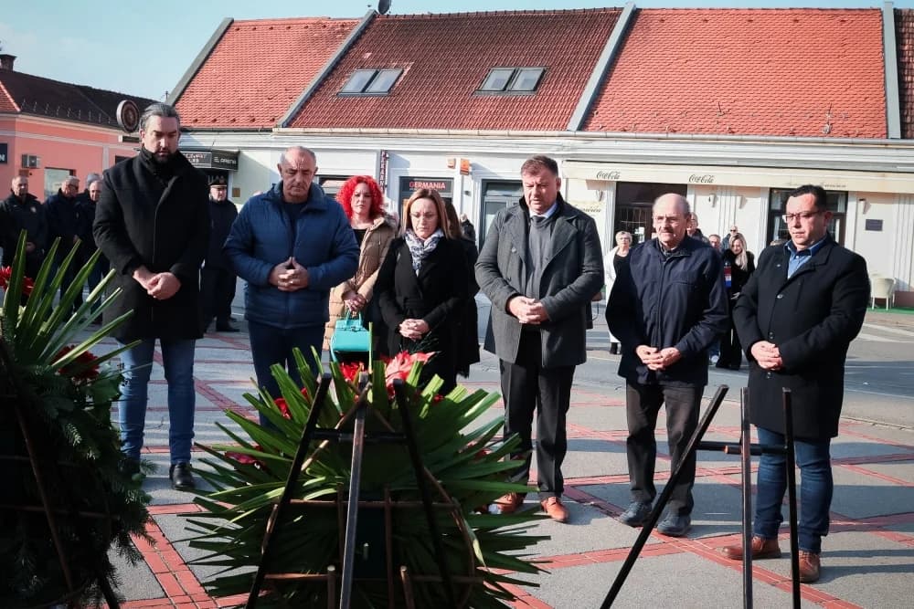 POŽEGA: Položeni vijenci uoči Dana sjećanja na žrtve Domovinskog rata i Dana sjećanja na žrtvu Vukovara i Škabrnje