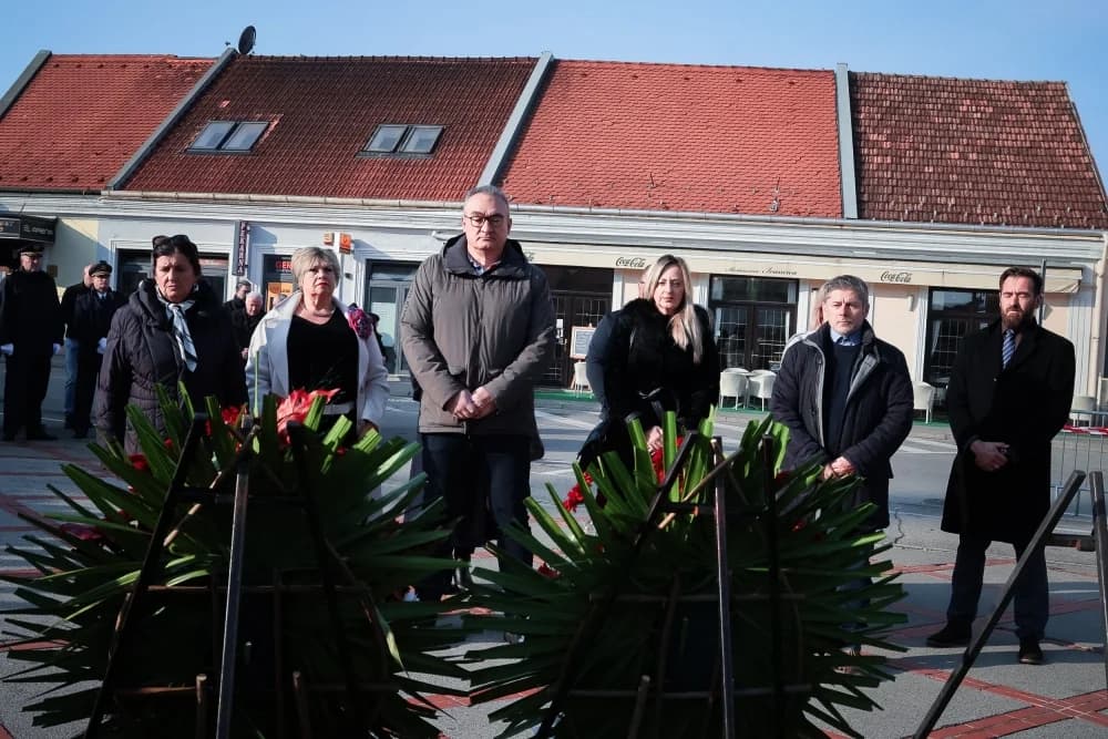POŽEGA: Položeni vijenci uoči Dana sjećanja na žrtve Domovinskog rata i Dana sjećanja na žrtvu Vukovara i Škabrnje