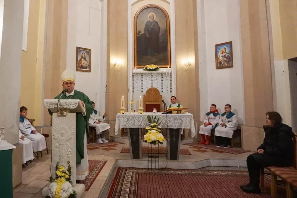 Biskup Martinović krstio šesto dijete roditelja Jantoš