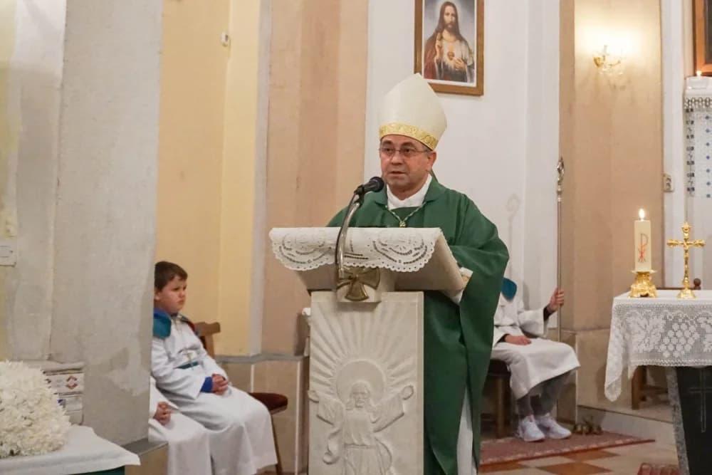 Biskup Martinović krstio šesto dijete roditelja Jantoš