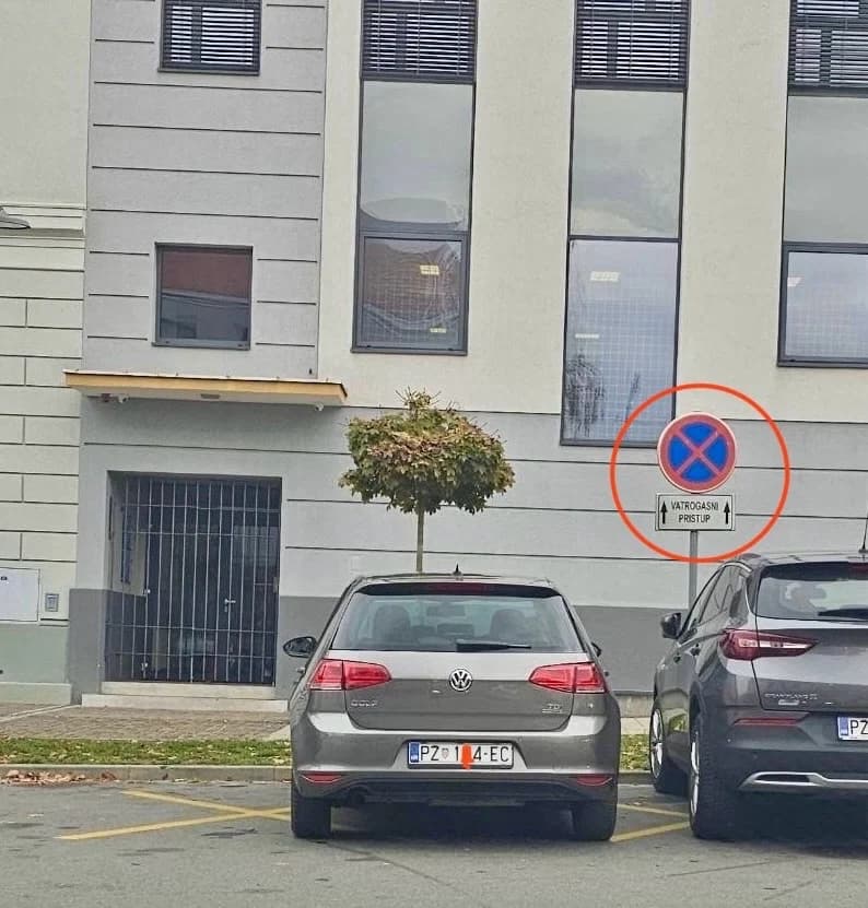 BAHATOST: Parkirao na vatrogasni prilaz pred Katoličkom gimnazijom