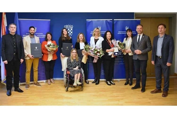Darija i Sara dobile Godišnju nagradu za promicanje prava djece