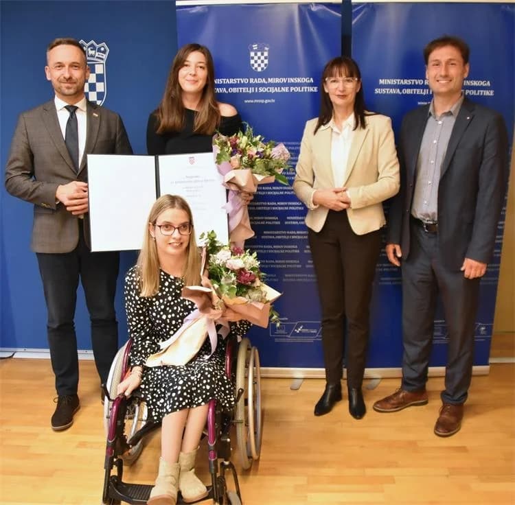 Darija i Sara dobile Godišnju nagradu za promicanje prava djece