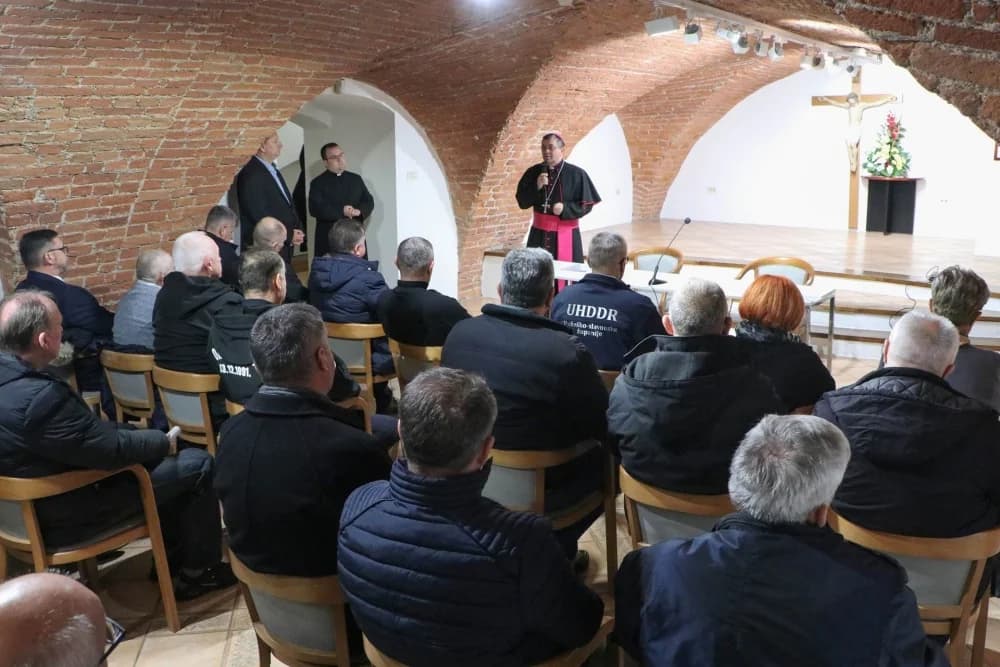 Predstavnici braniteljskih druga na primanju kod biskupa
