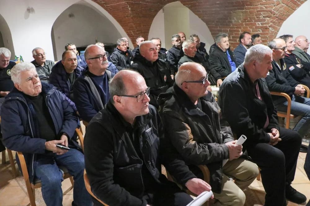 Predstavnici braniteljskih druga na primanju kod biskupa