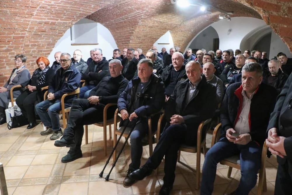 Predstavnici braniteljskih druga na primanju kod biskupa