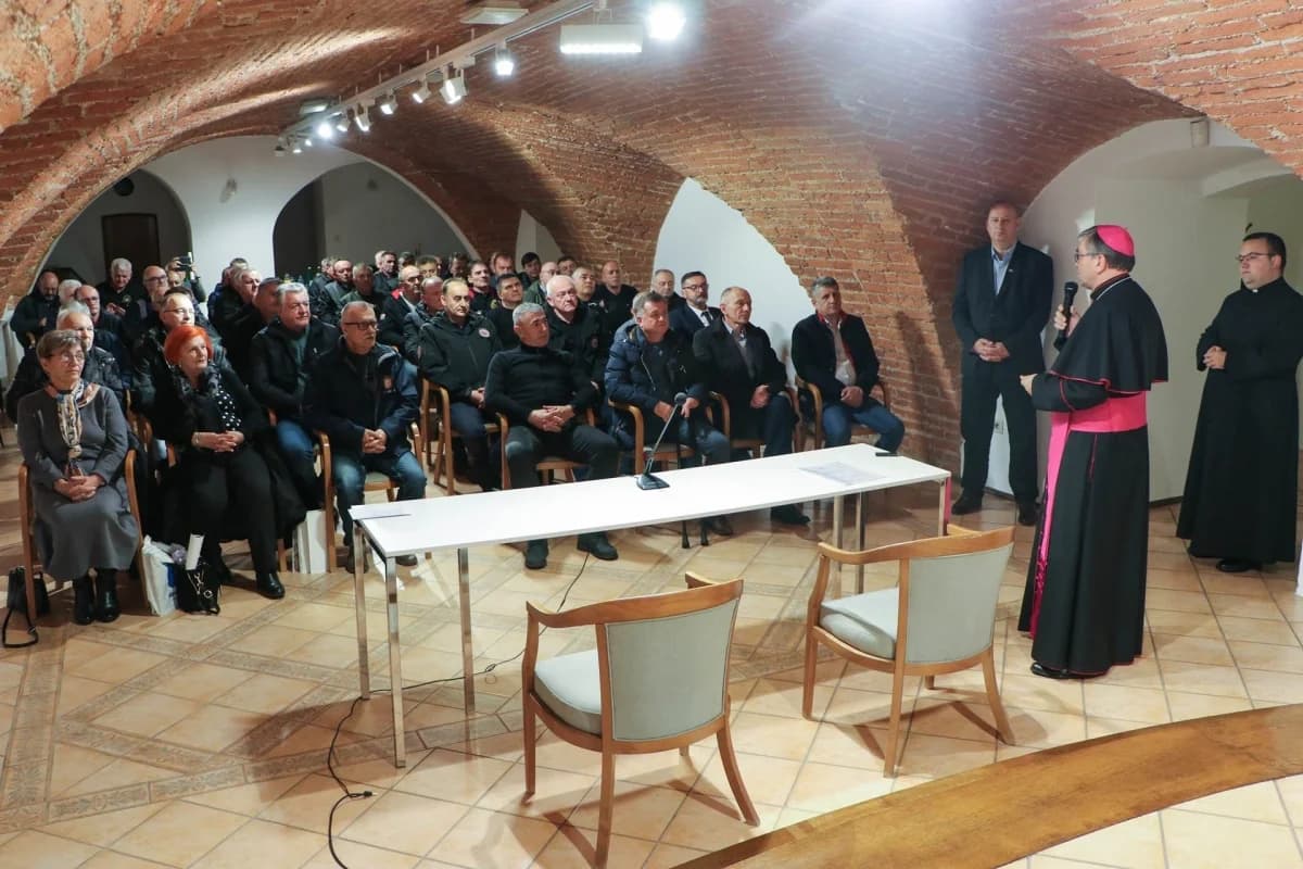 Predstavnici braniteljskih druga na primanju kod biskupa