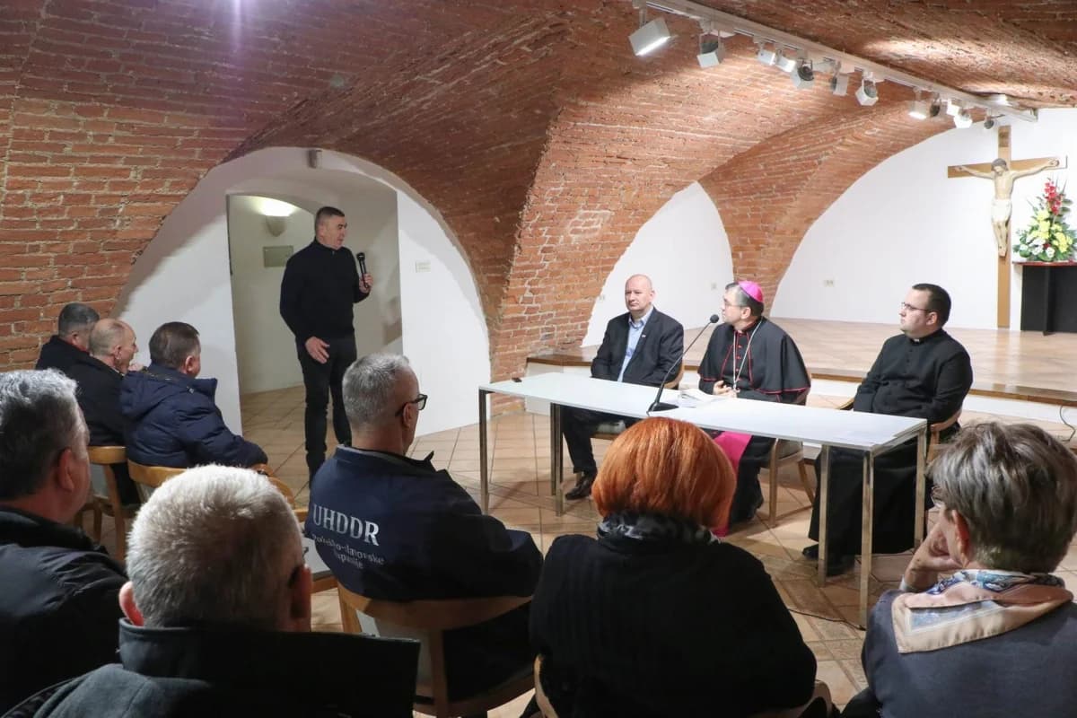 Predstavnici braniteljskih druga na primanju kod biskupa
