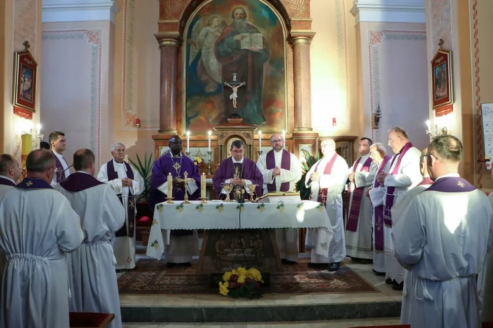 Sprovod prelata Stipe Josipovića