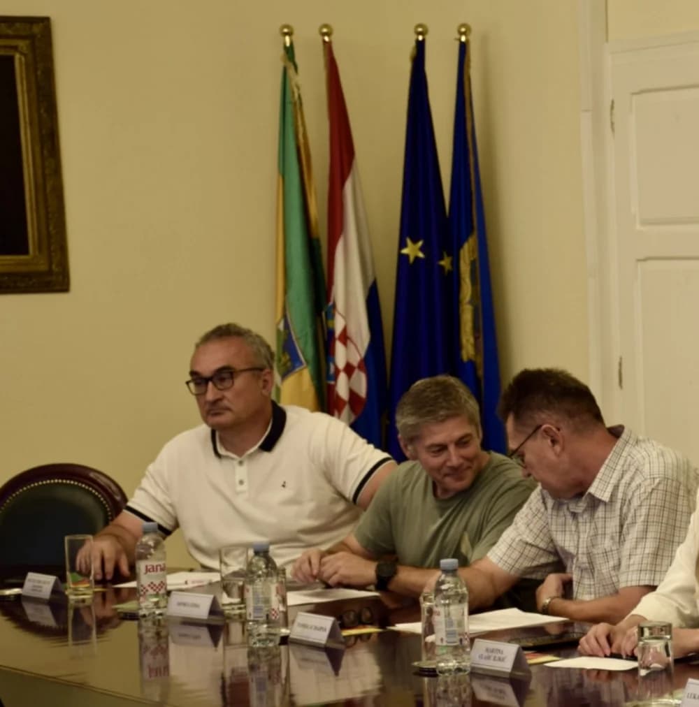 SDP: Zašto se gradonačelnik Željko Glavić srami Spomen sobe iz Domovinskog rata ???
