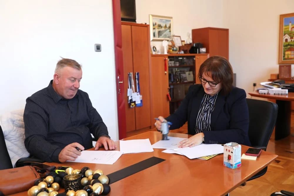 Potpisivanje ugovora u Pleternici