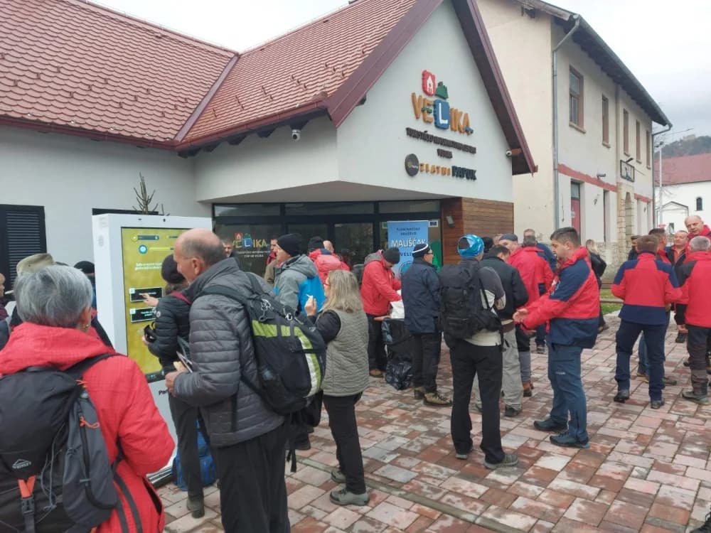 Požeški planinari odali počast poginulim hrvatskim braniteljima- Pohod na Anđinu baraku