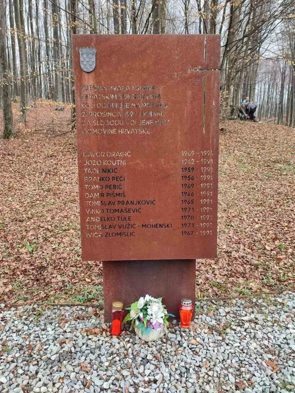 Požeški planinari odali počast poginulim hrvatskim braniteljima- Pohod na Anđinu baraku