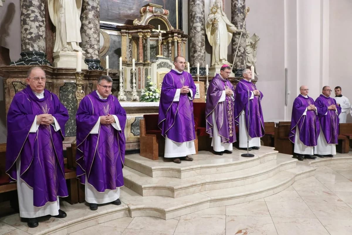 FOTO: Spomen 25. obljetnice požeškog Stolnog kaptola
