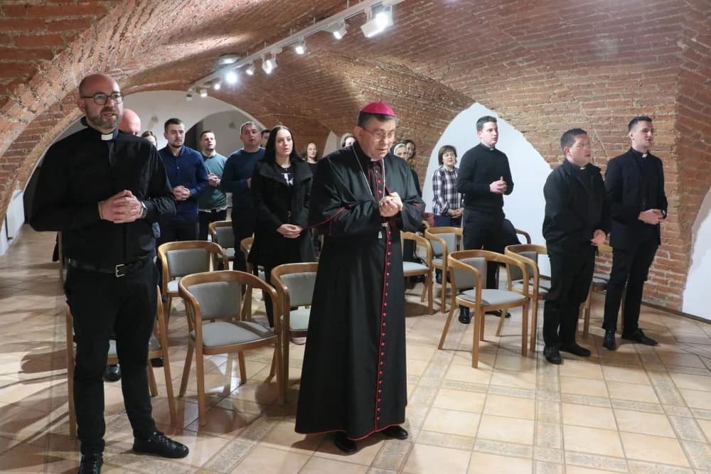 Adventska duhovna obnova za djelatnike središnjih biskupijskih ustanova u Požegi