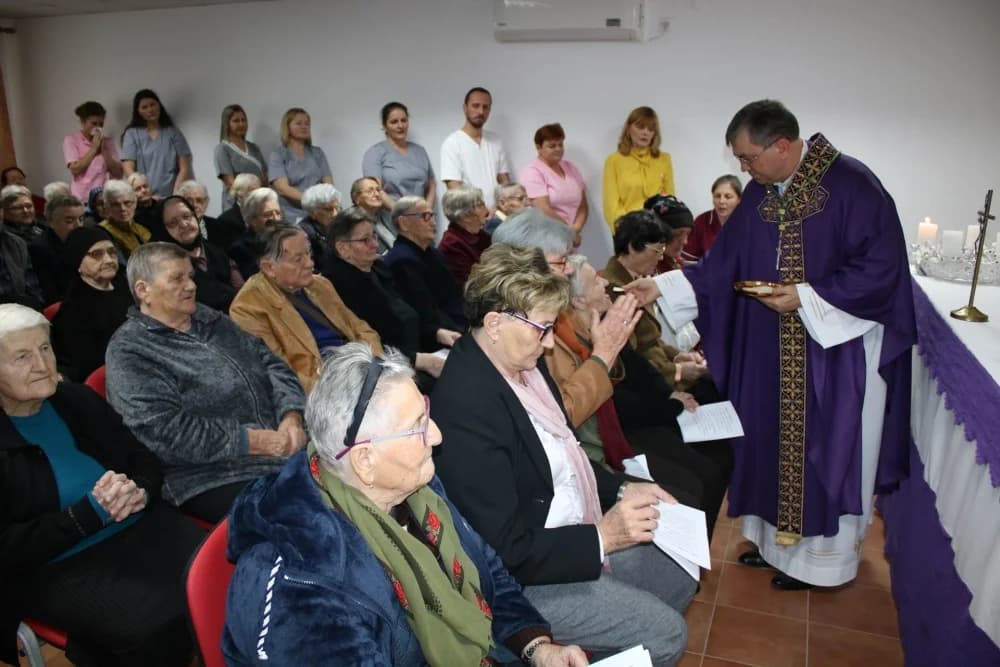 Biskupov pohod Domu za starije i nemoćne osobe u Velikoj