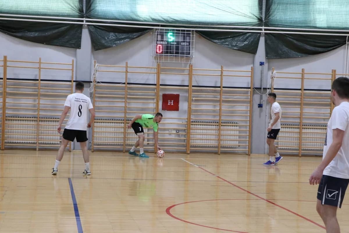 Započela je Katolička malonogometna liga: Prve utakmice odigrane u dvorani u Velikoj
