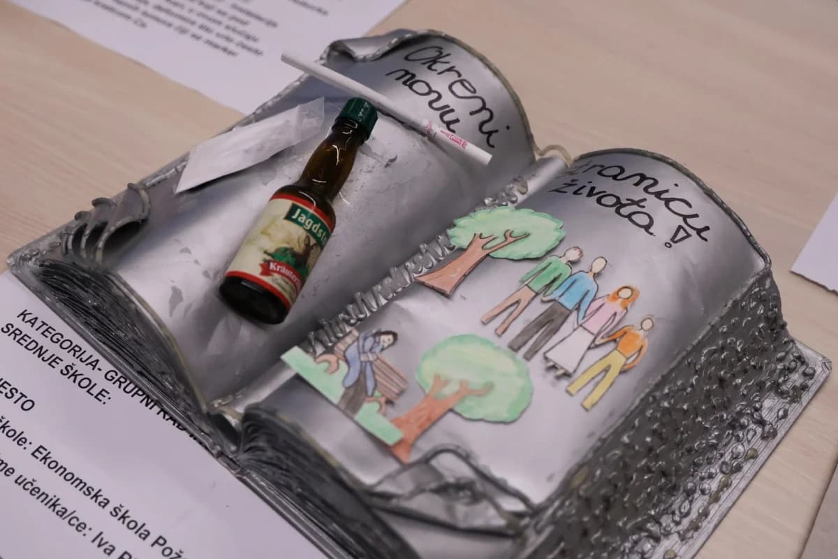 Mjesec borbe protiv ovisnosti: U Požegi otvorena izložba ’Kreativni i neovisni’