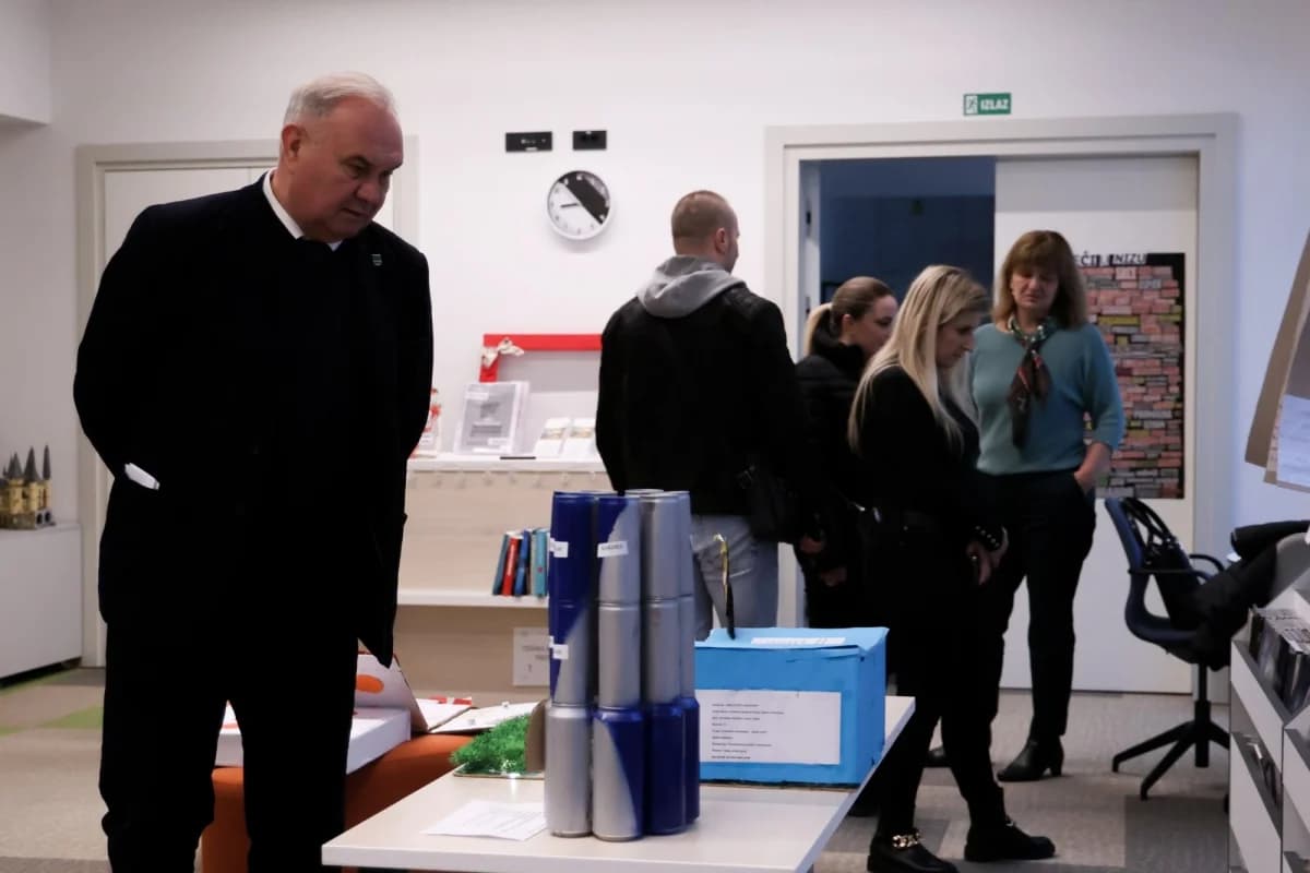 Mjesec borbe protiv ovisnosti: U Požegi otvorena izložba ’Kreativni i neovisni’