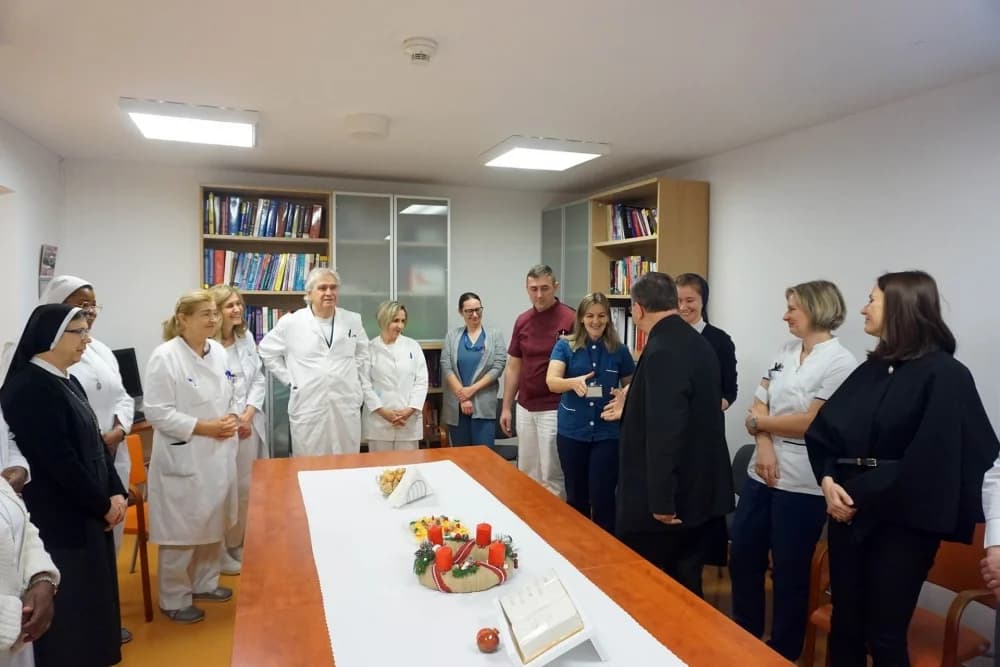 Biskup Martinović pohodio bolnicu sv. Rafaela na Strmcu