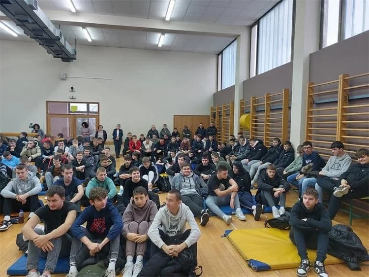 Učenicima požeške Tehničke škole održano predavanje o ovisnosti i njenog suzbijanja kod mladih