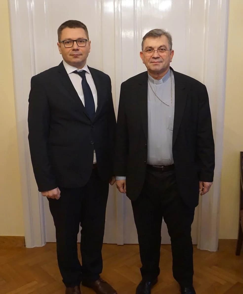 Biskup na sastanku s ravnateljem bolnice i ravnateljicom Muzeja