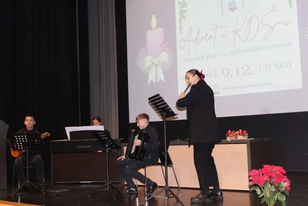 FOTO: Advent u požeškoj Katoličkoj osnovnoj školi