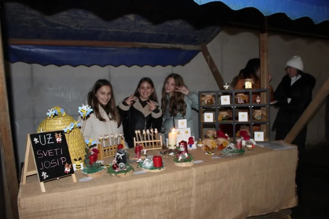 FOTO: Advent u požeškoj Katoličkoj osnovnoj školi