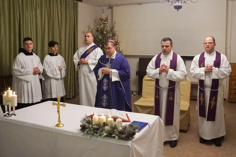 Biskup Ivo pohodio Dom za stare i nemoćne osobe u Požegi
