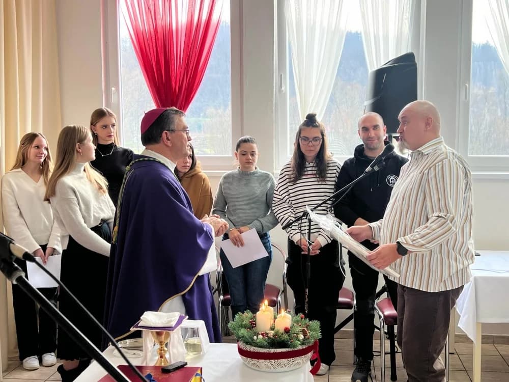 Predbožićni biskupov posjet Domu za odrasle osobe u Ljeskovici