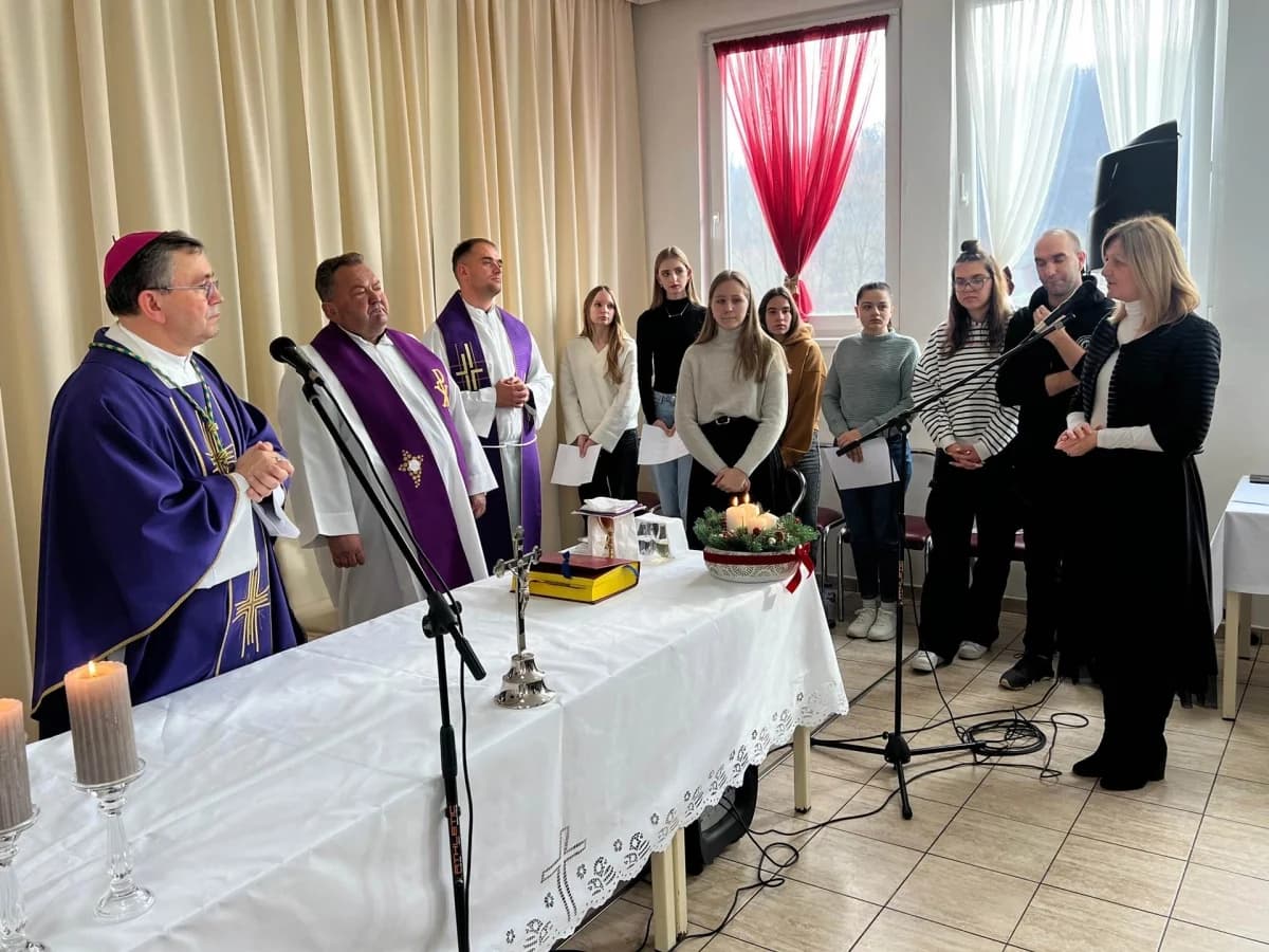 Predbožićni biskupov posjet Domu za odrasle osobe u Ljeskovici