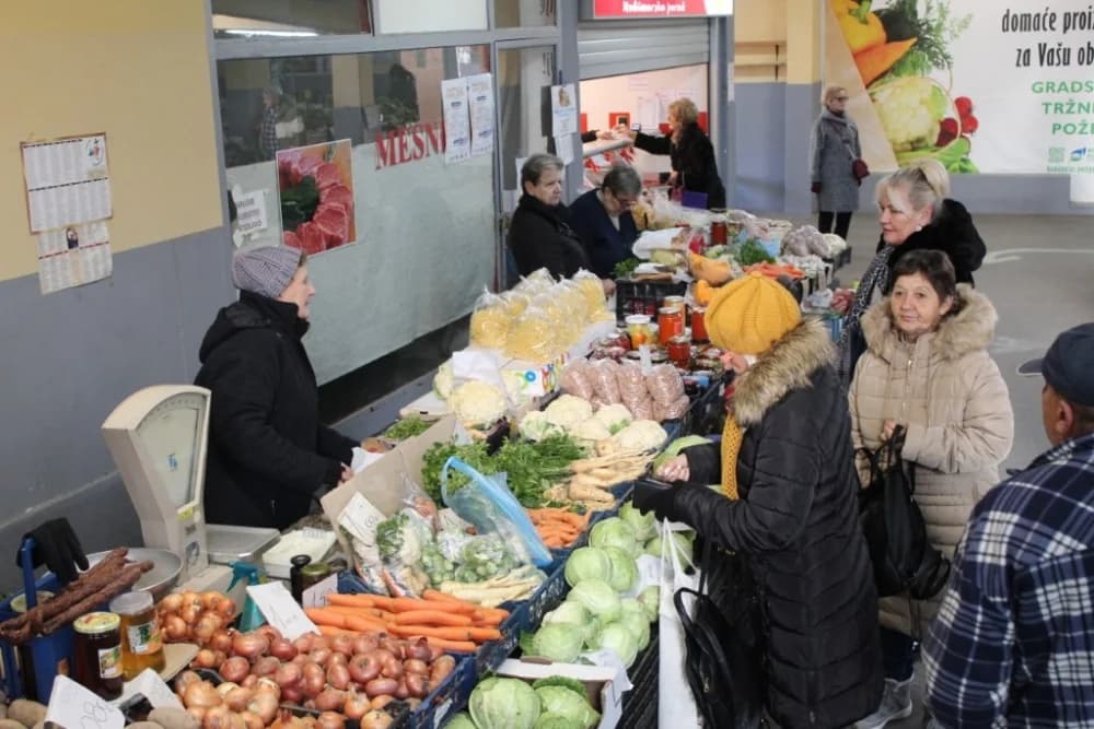 KOMUNALAC POŽEGA: Blagdansko druženje s prodavačima požeške tržnice