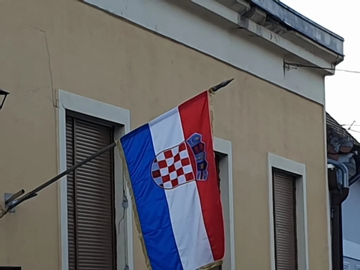 U Hrvatskoj Dan žalosti, u Požegi zastave “ponosno” vijore