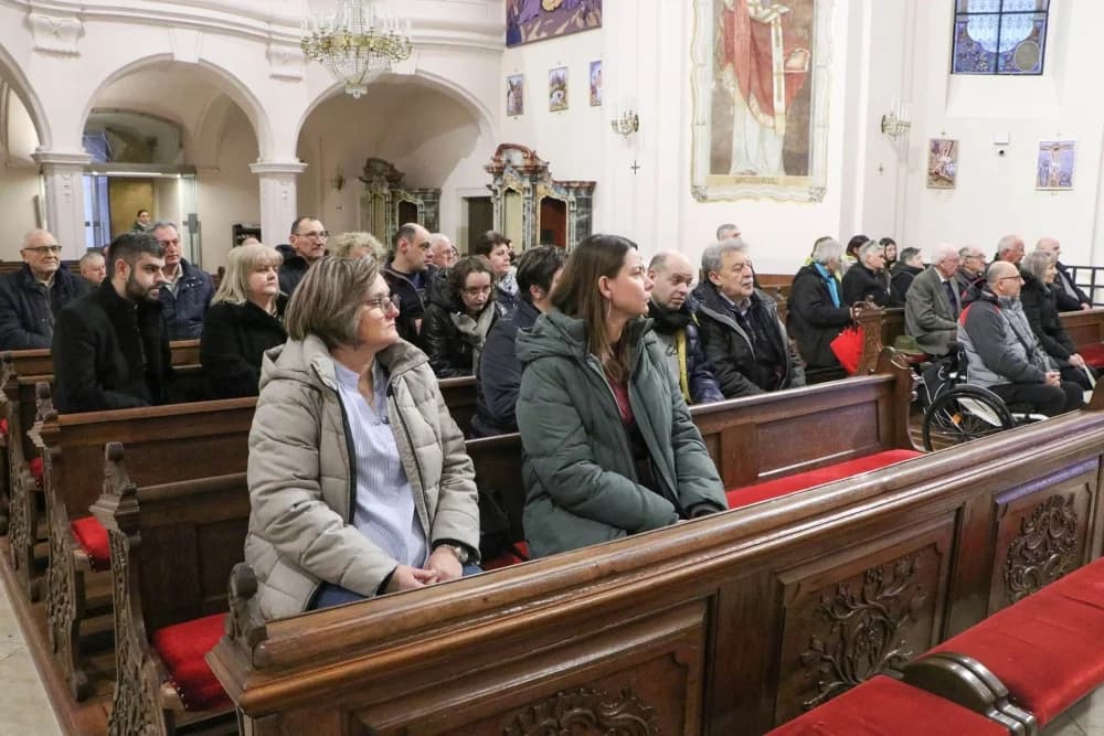 FOTO: Adventski susret osoba s invaliditetom u požeškoj Katedrali