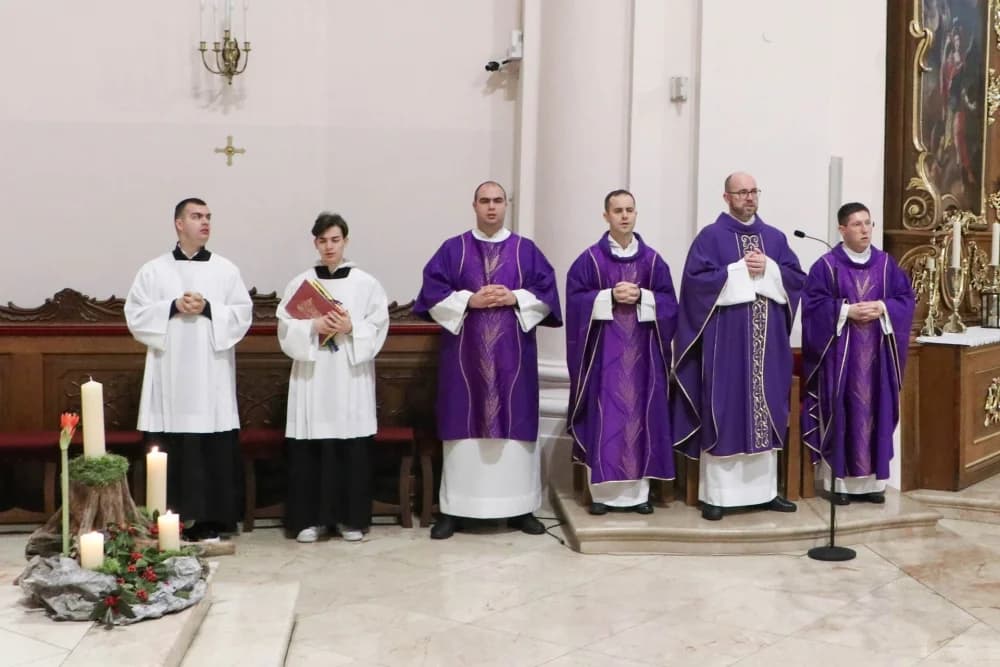 FOTO: Adventski susret osoba s invaliditetom u požeškoj Katedrali