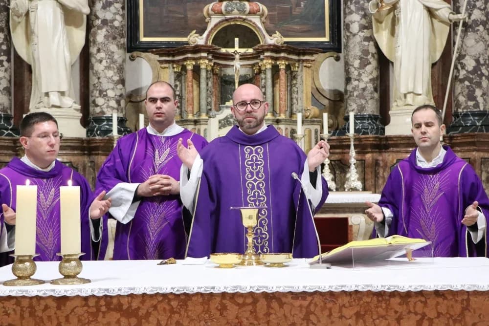 FOTO: Adventski susret osoba s invaliditetom u požeškoj Katedrali