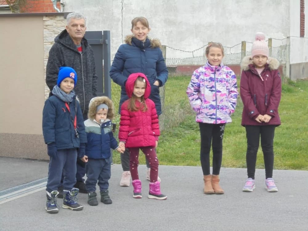 FOTO: U Zagrađu darovima razveselili djecu pred božićne blagdane