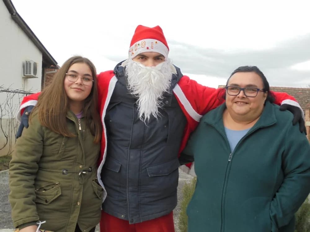 FOTO: U Zagrađu darovima razveselili djecu pred božićne blagdane