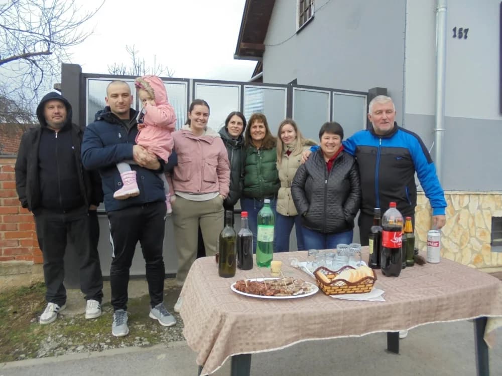 FOTO: U Zagrađu darovima razveselili djecu pred božićne blagdane