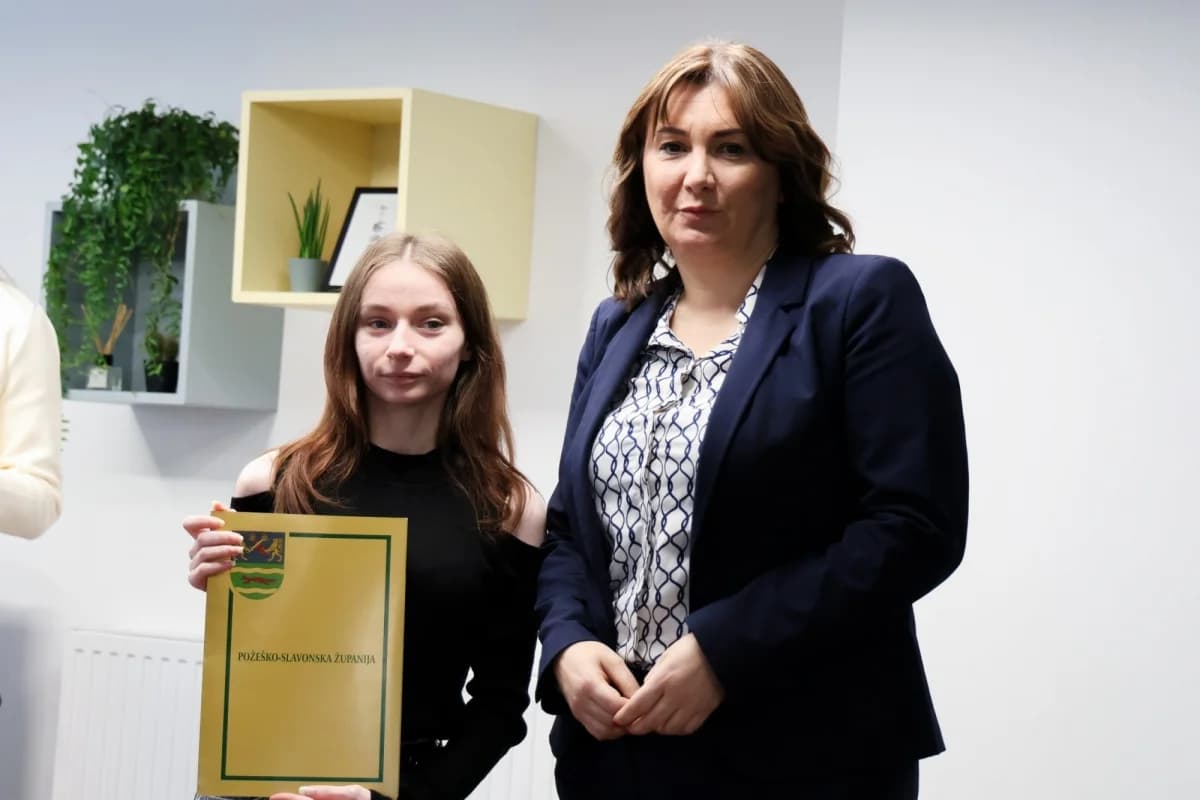 Županica uručila ugovore studentima: „Ostvarite svoje težnje i vratite se u Požeško-slavonsku županiju“